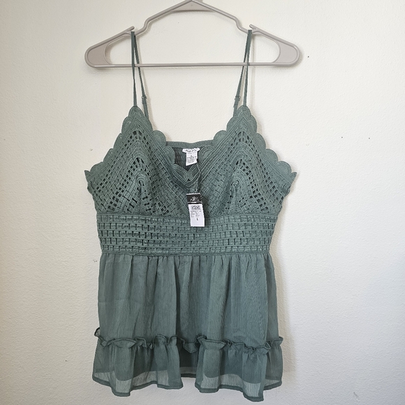 Rue21 Tops - NEW Rue 21 Green Lace Women’s Top w/adjustable straps LARGE